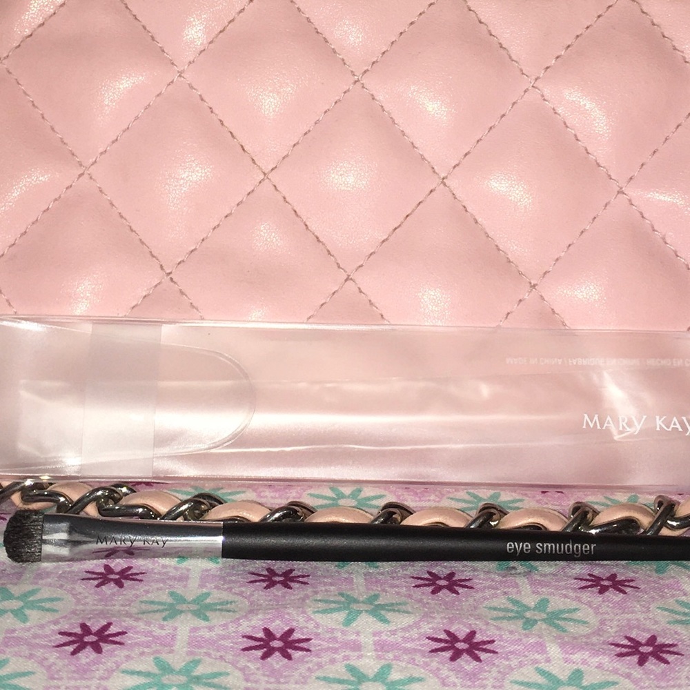 Mary Kay Eye Smudger Brush Discontinued